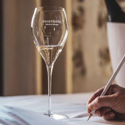 La grammatica delle bollicine: nuovi linguaggi per raccontare il vino